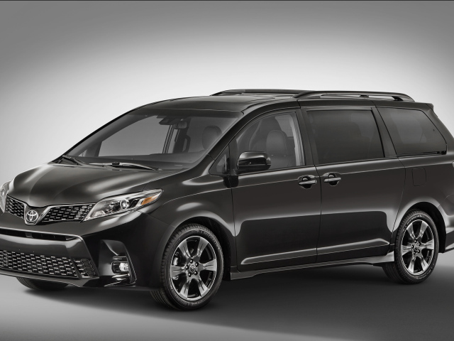 Минивэн Toyota Sienna, 2018 на сером фоне