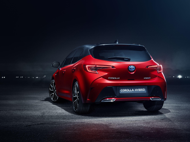 Внедорожник Toyota Corolla Hybrid, 2018 года вид сзади 