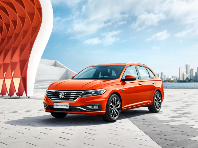 Красный автомобиль Volkswagen Gran Lavida, 2018