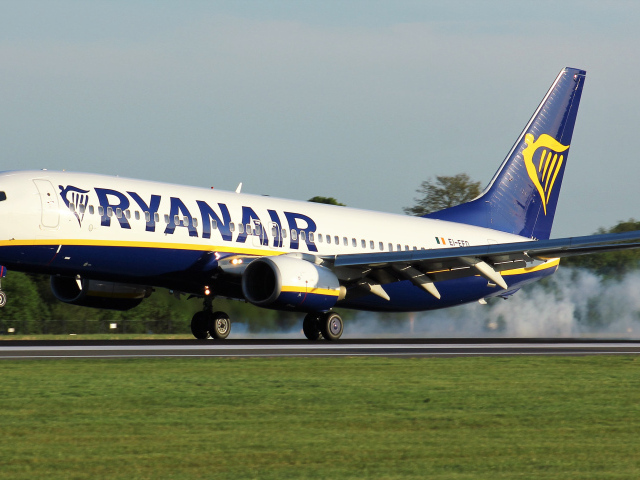 Пассажирский самолет авиакомпании RYANAIR