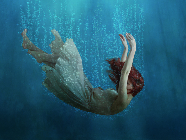 Рыжеволосая девушка под водой, фэнтези