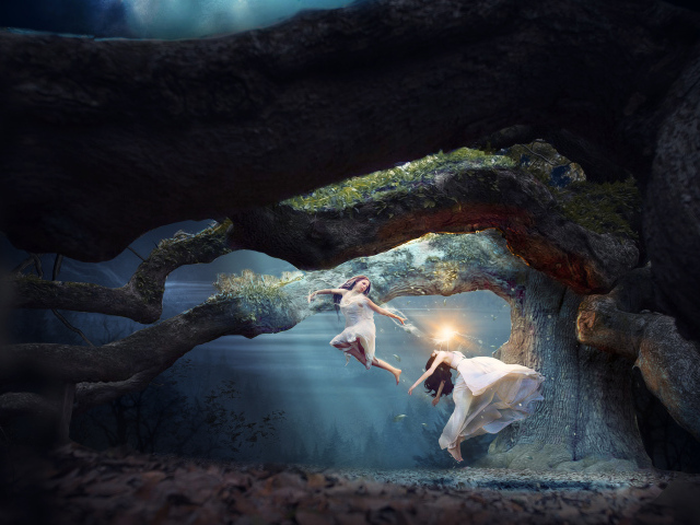 Две фантастические девушки парят в воздухе