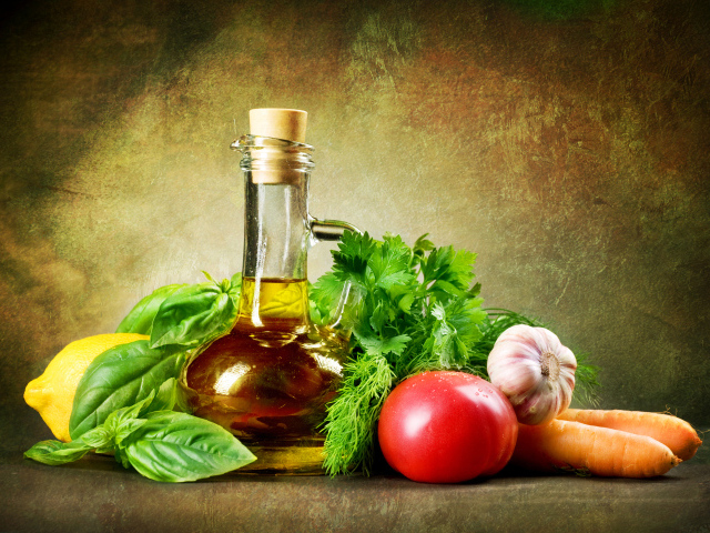 Овощи на столе с  кувшином растительного масла