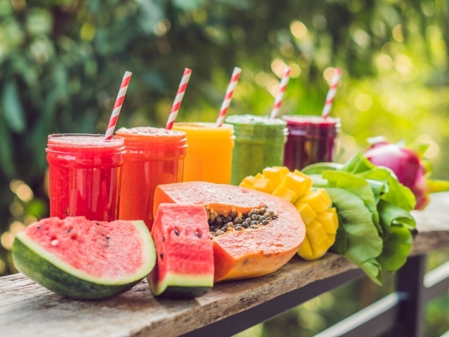 Свежие смузи с фруктами 