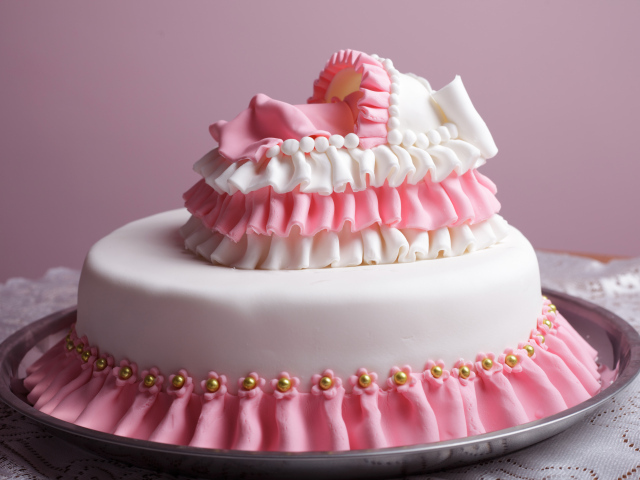 Красивый торт на рождение девочки 