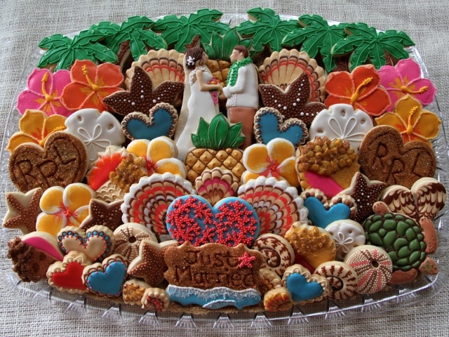 Красивое разноцветное печенье на свадьбу