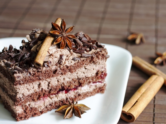 Пирожное с шоколадом, бадьяном и корицей