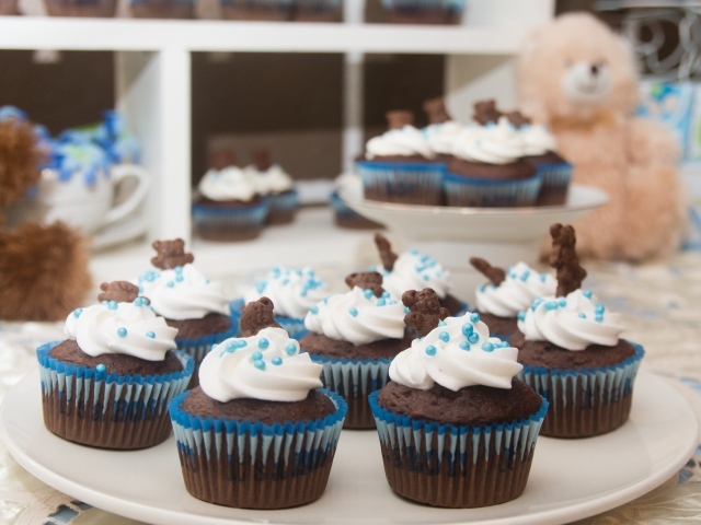 Шоколадные маффины с кремом