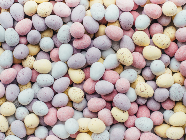 Разноцветные шоколадные конфеты камешки