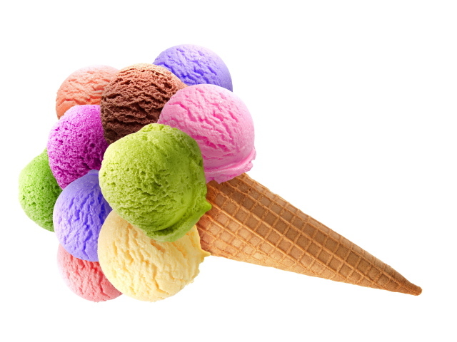 Разноцветные шарики мороженого в вафельном рожке на белом фоне