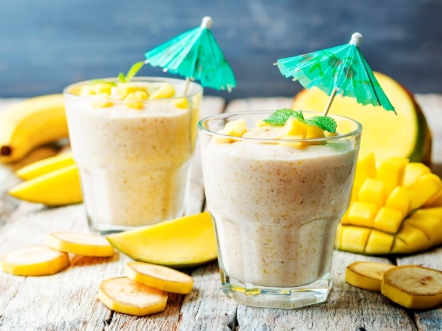 Молочный коктейль с авокадо и бананами