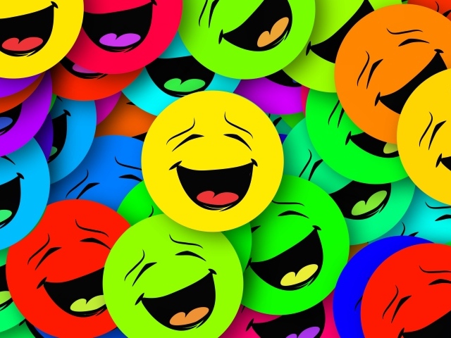 Много разноцветных смеющихся смайлов