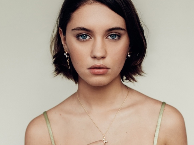 Красивая девушка, английская модель Айрис Лоу