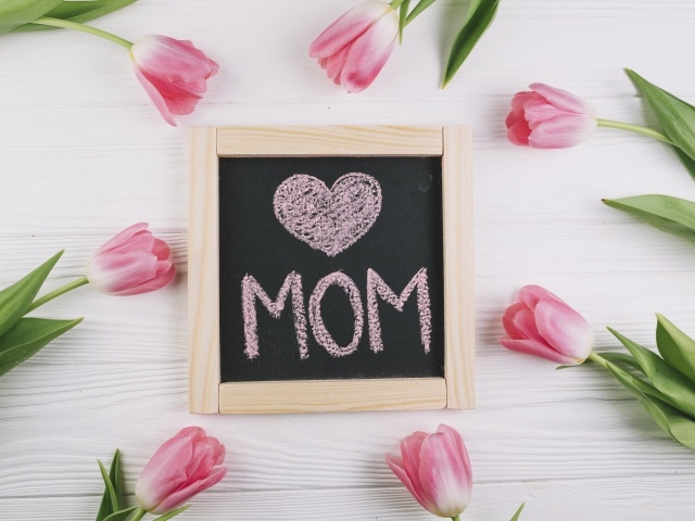 Розовые тюльпаны на день Матери 