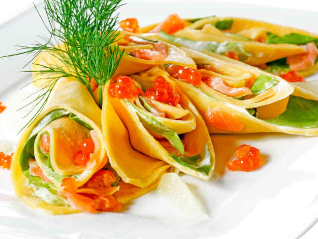 Рулетики из блинов с красной рыбой и красной икрой и зеленью на Масленицу