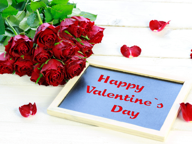 Букет красных роз с табличкой День Святого Валентина, 14 февраля
