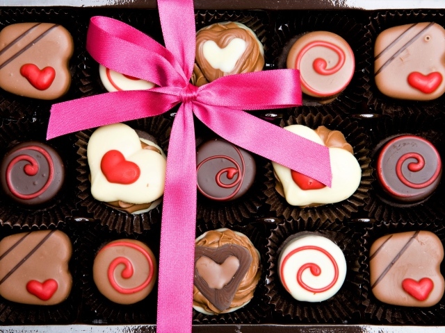 Шоколадные конфеты ассорти в подарок на День Святого Валентина 14 февраля