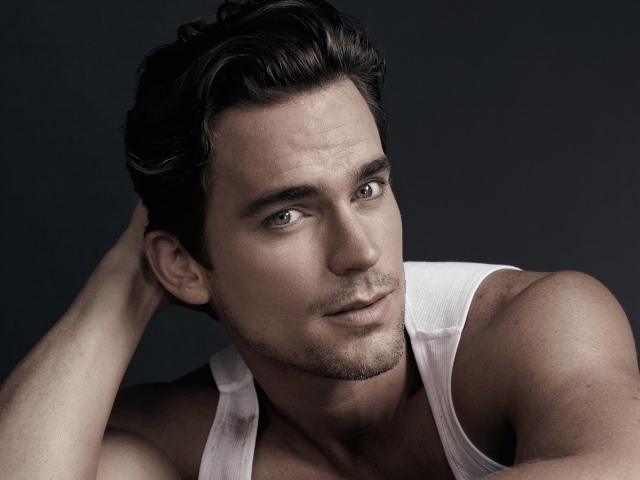 Красивый популярный актер Мэтт Бомер