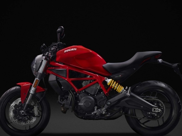 Мотоцикл Ducati Monster 797, вид сбоку