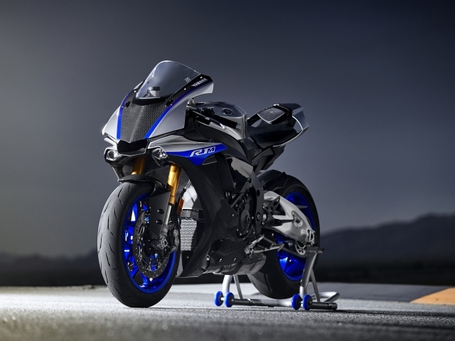 Стильный новый мотоцикл Yamaha YZF-R1M, 2018 года