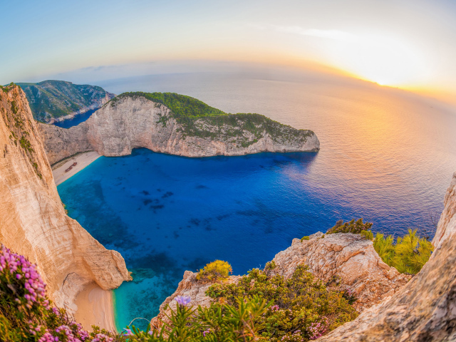 Пляж Навагио на закате солнца, Греция