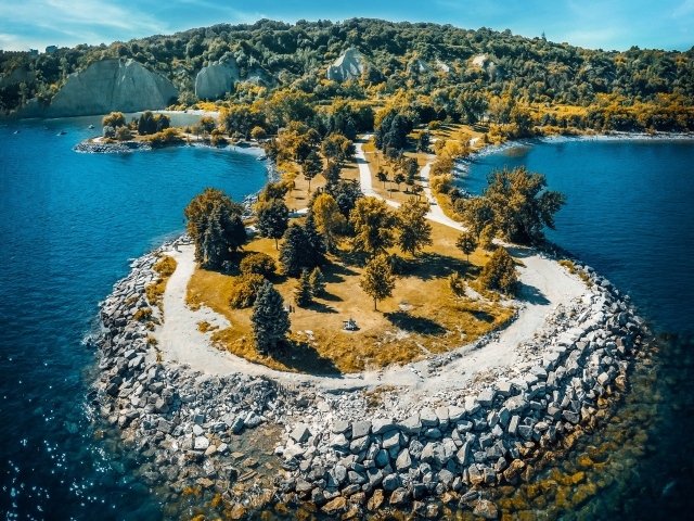 Каменный остров в  море, Торонто