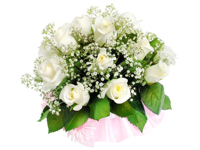 Красивый нежный букет  роз с мелкими белыми цветами