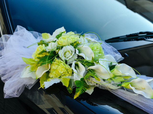 Свадебный букет с розами и каллами