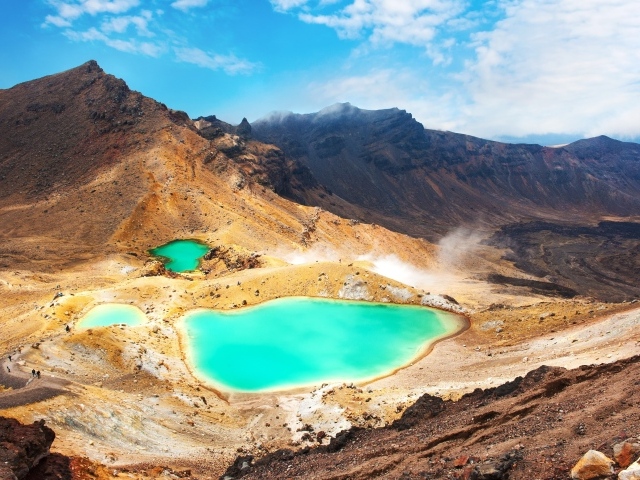 Горы и озеро в национальном парке Тонгариро, Новая Зеландия