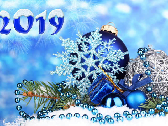 Красивые голубые елочные игрушки на Новый год 2019 