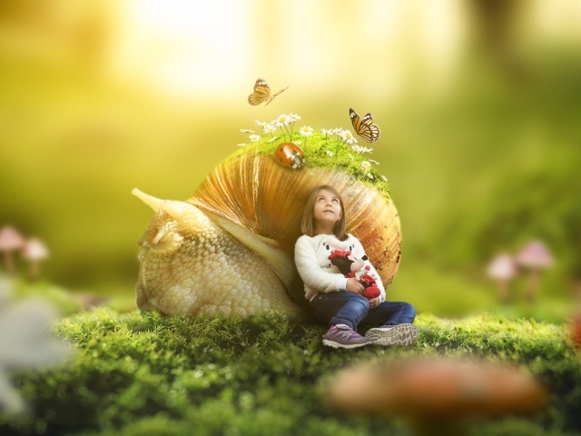 Маленькая девочка с большой улиткой