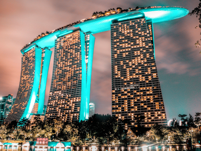 Гостиница Marina Bay Sands вечером, Сингапур. Азия