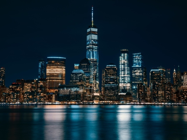 Ночные небоскребы у воды, Нью-Джерси. США