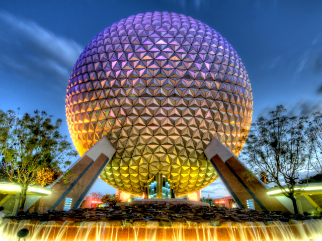 Космический корабль «Земля», символ тематического парка Эскот, Флорида. США