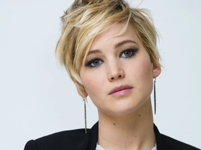 Актриса Дженнифер Лоуренс с короткой стрижкой