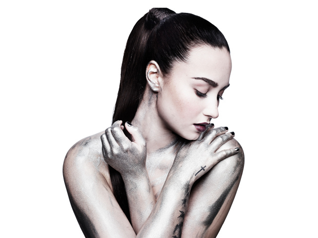 Американская актриса Деми Ловато фото на белом фоне