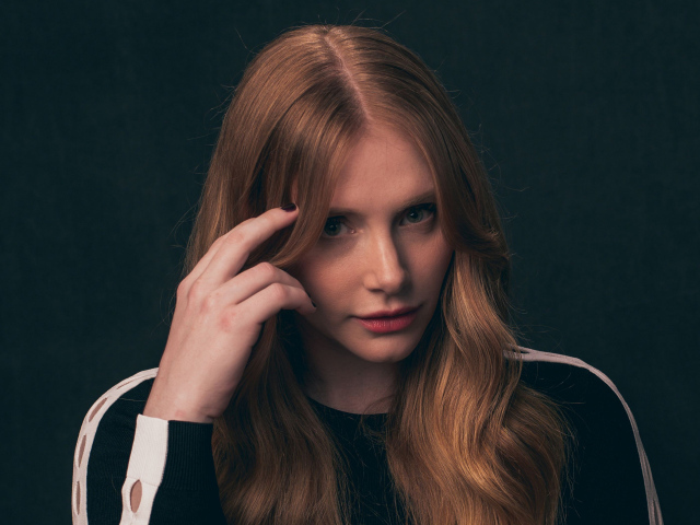 Американская рыжеволосая актриса Брайс Даллас Ховард