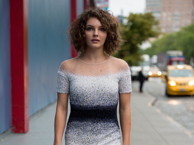 Красивая актриса Камрен Бикондова