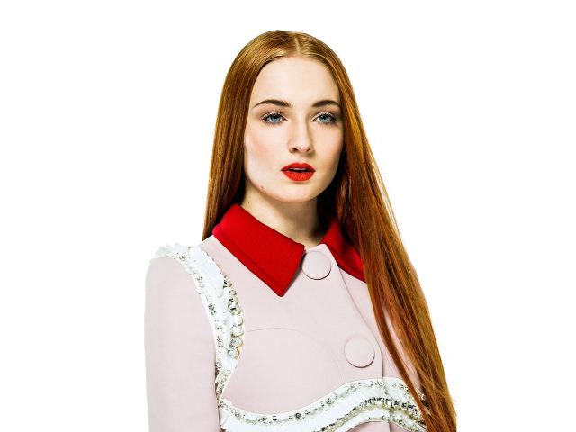 Красивая рыжеволосая актриса Софи Тёрнер фото на белом фоне