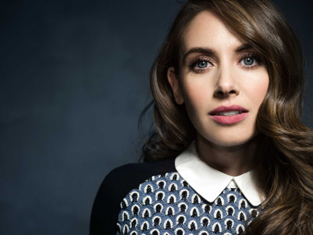 Голубоглазая брюнетка, актриса Элисон Бри