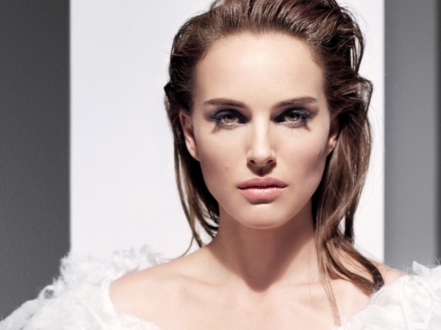 Эффектная актриса Натали Портман в белом