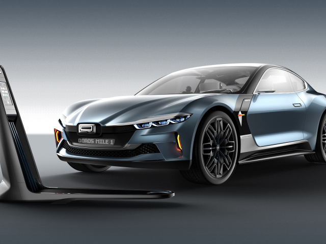 Электромобиль Qoros Mile 1 2018 на заправке