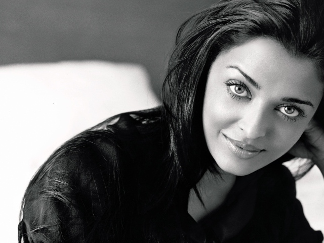 Индийская актриса Айшвария Рай, черно - белое фото