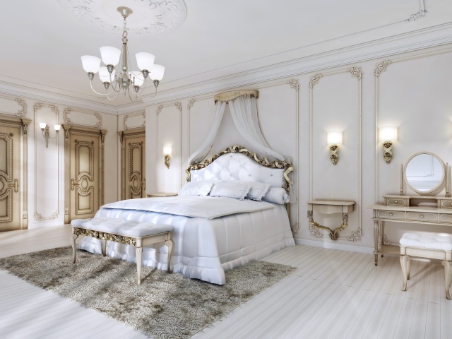 Большая спальня в пастельных тонах с красивой белой кроватью 