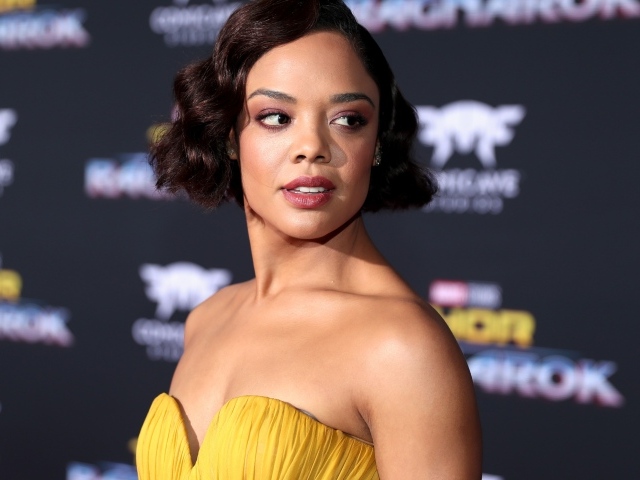 Стильная американская актриса Тесса Томпсон