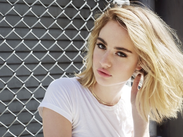 Молодая блондинка актриса  Грейс Ван Паттен