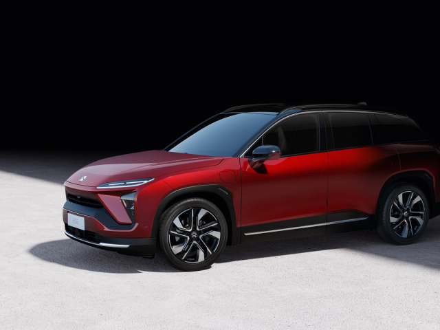 Бордовый автомобиль NIO ES6 2019 года