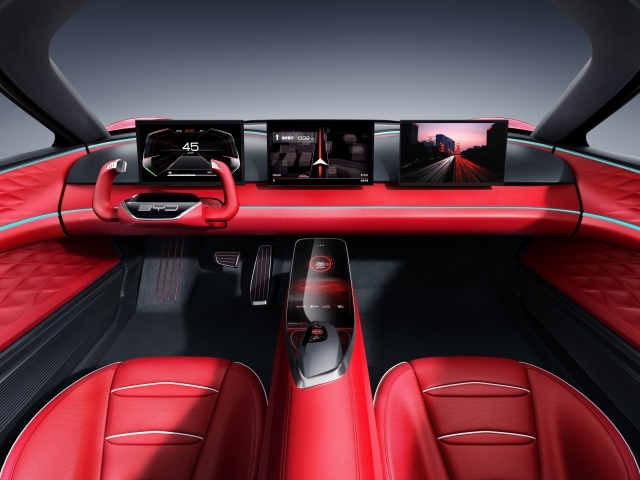 Красный кожаный салон автомобиля BYD E-SEED GT,  2019