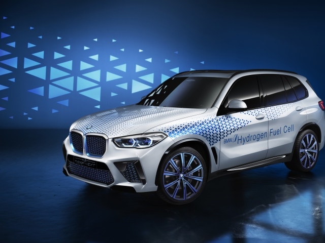 Автомобиль BMW I Hydrogen NEXT 2019  года на синем фоне