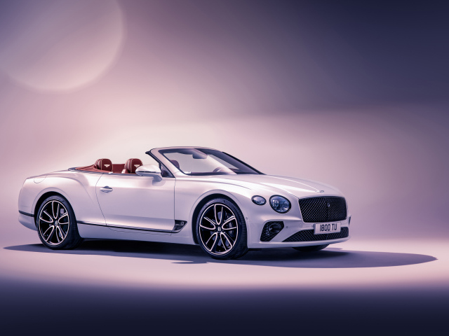 Белый автомобиль кабриолет Bentley Continental GT Convertible 2019 года 